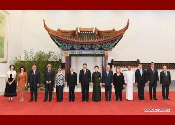 Xi Hosts Banquet for Guests Attending CDAC